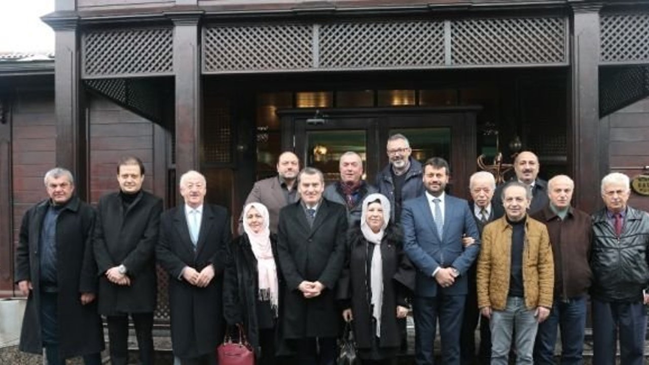 AK Parti Zeytinburnu Belediye Başkan Adayı Ömer Arısoy mahalle muhtarlarıyla buluştu
