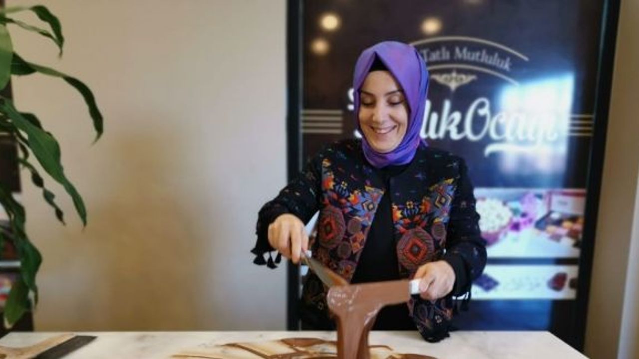 AK Partili Ayvazoğlu öğrenci ve girişimci kadınlarla çikolata yaptı
