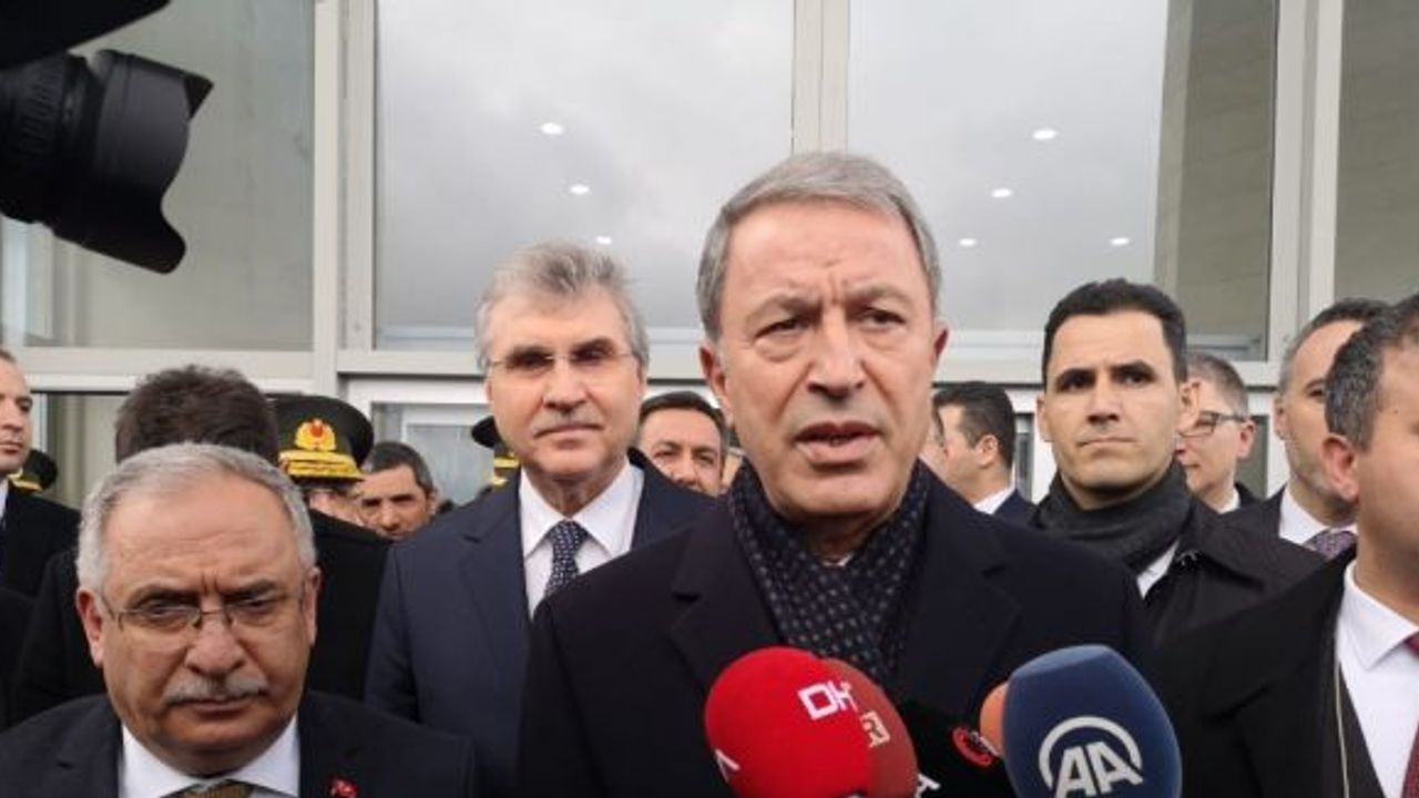 Bakan Akar: "Herhangi bir sorun yok, her şey ülke ve milletimizin yararına olacak şekilde"