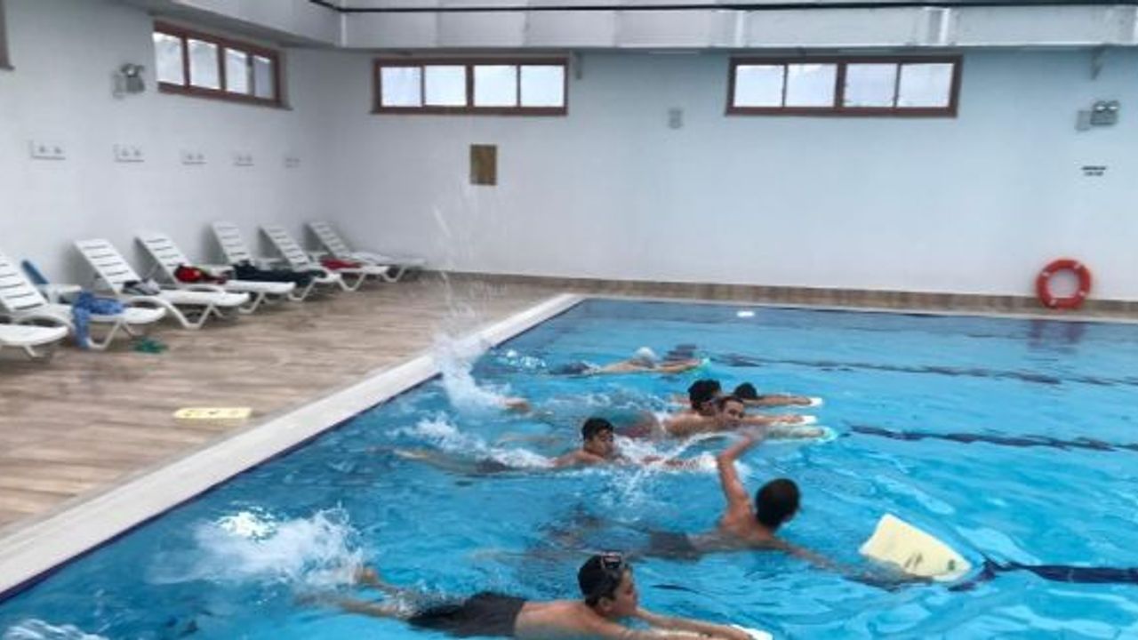 Elmalı kapalı yüzme havuzu, 2 bin vatandaşı ağırladı