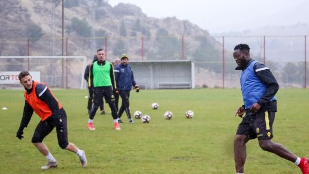 E.Yeni Malatyaspor Ganalı oyuncusu Muniru ile yollarını ayırdı