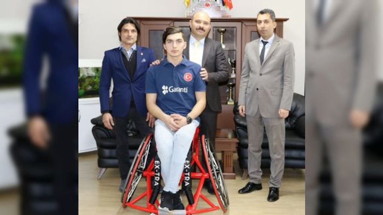 Gençlik ve Spor İl Müdürü Demir’den anlamlı hediye