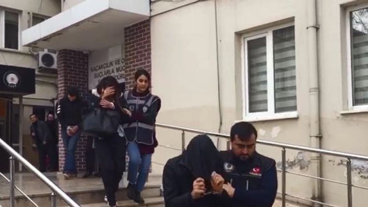 Gören araba anahtarı sanıyor ama hassas terazi