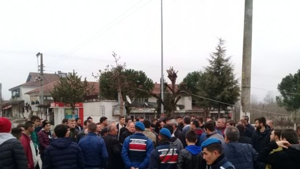 Husumetli olan iki mahallenin gençlerini Jandarma Komutanı barıştırdı