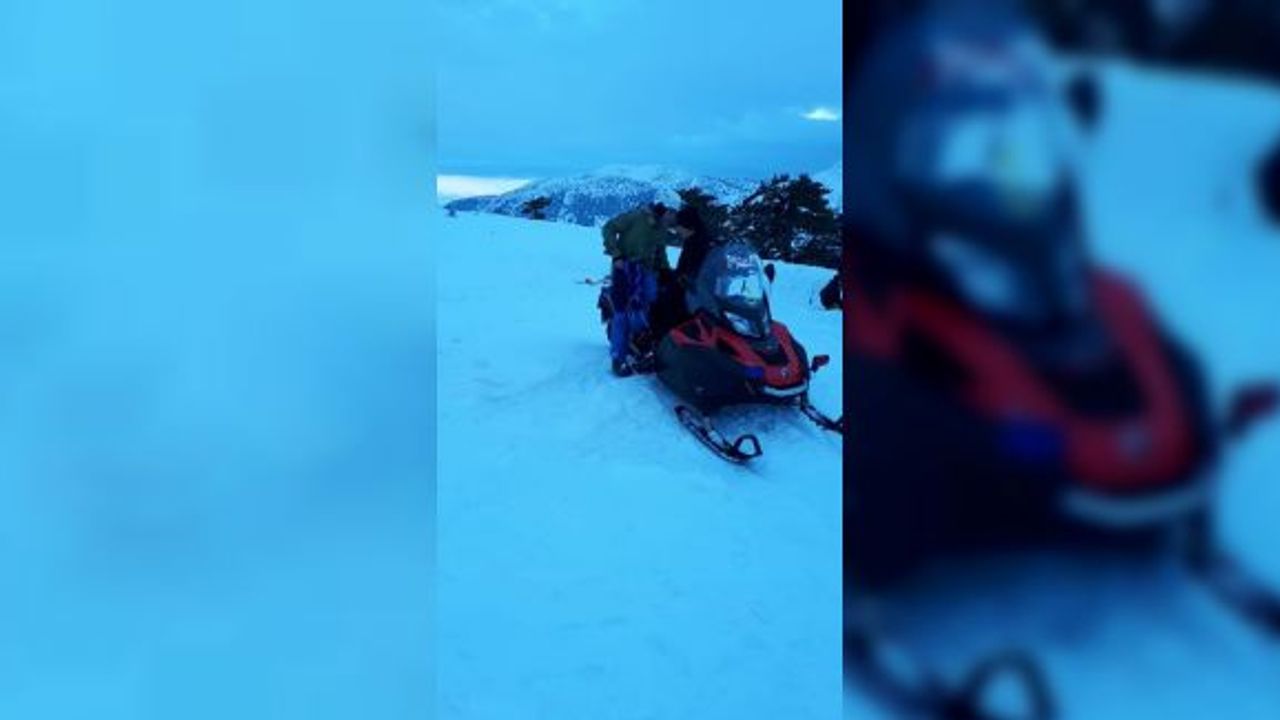 Kayak merkezinde siste kaybolan kayakçıyı jandarma kurtardı
