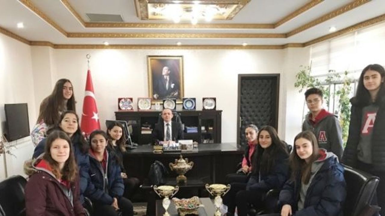 Kaymakam Öner, şampiyon sporcularla bir araya geldi