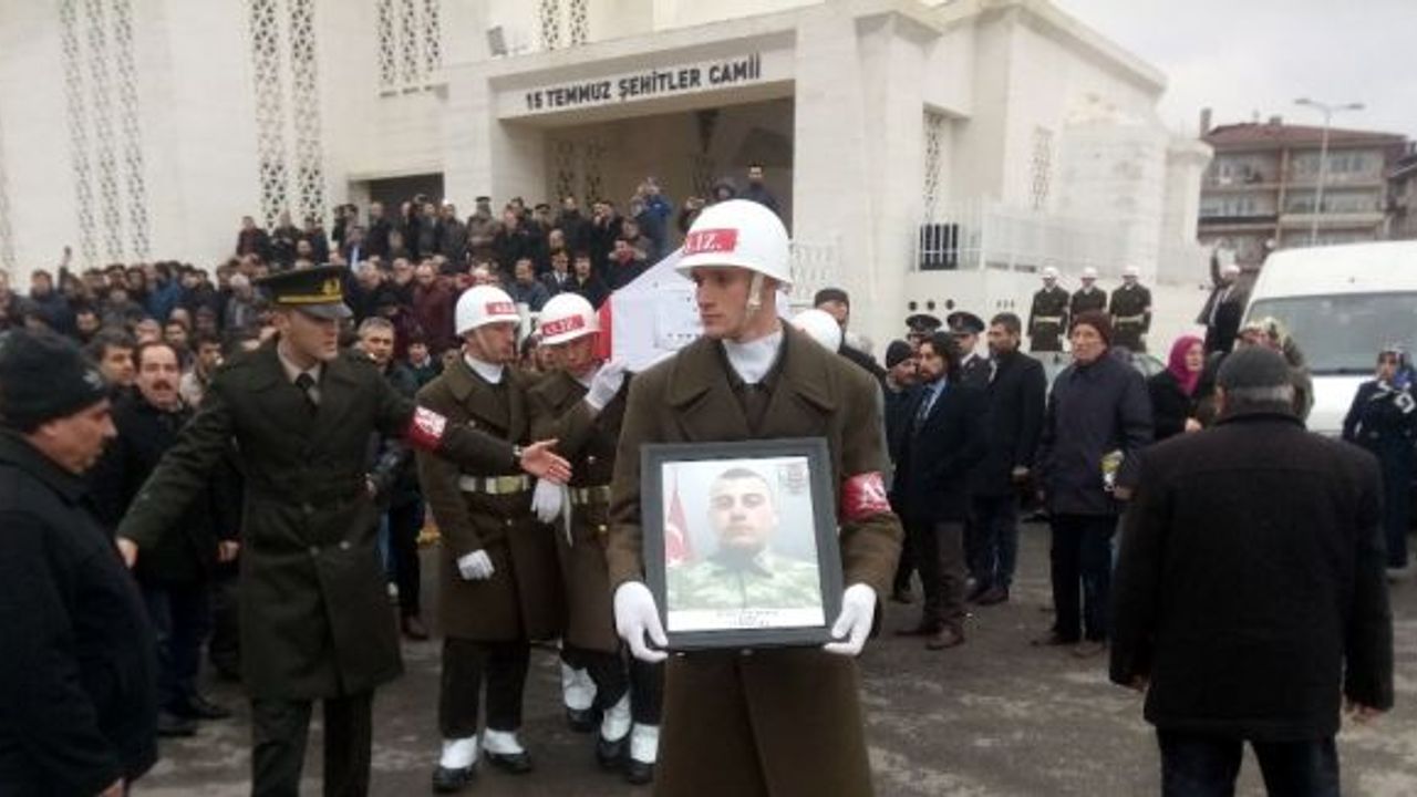 Kilis’te kaza kurşunu ile şehit olan asker son yolculuğuna uğurlandı