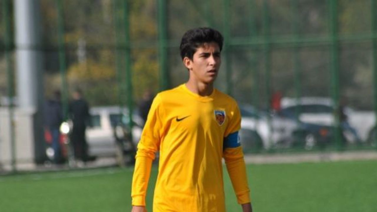 Mehmet Eray Özbek U16 B Milli takıma davet edildi