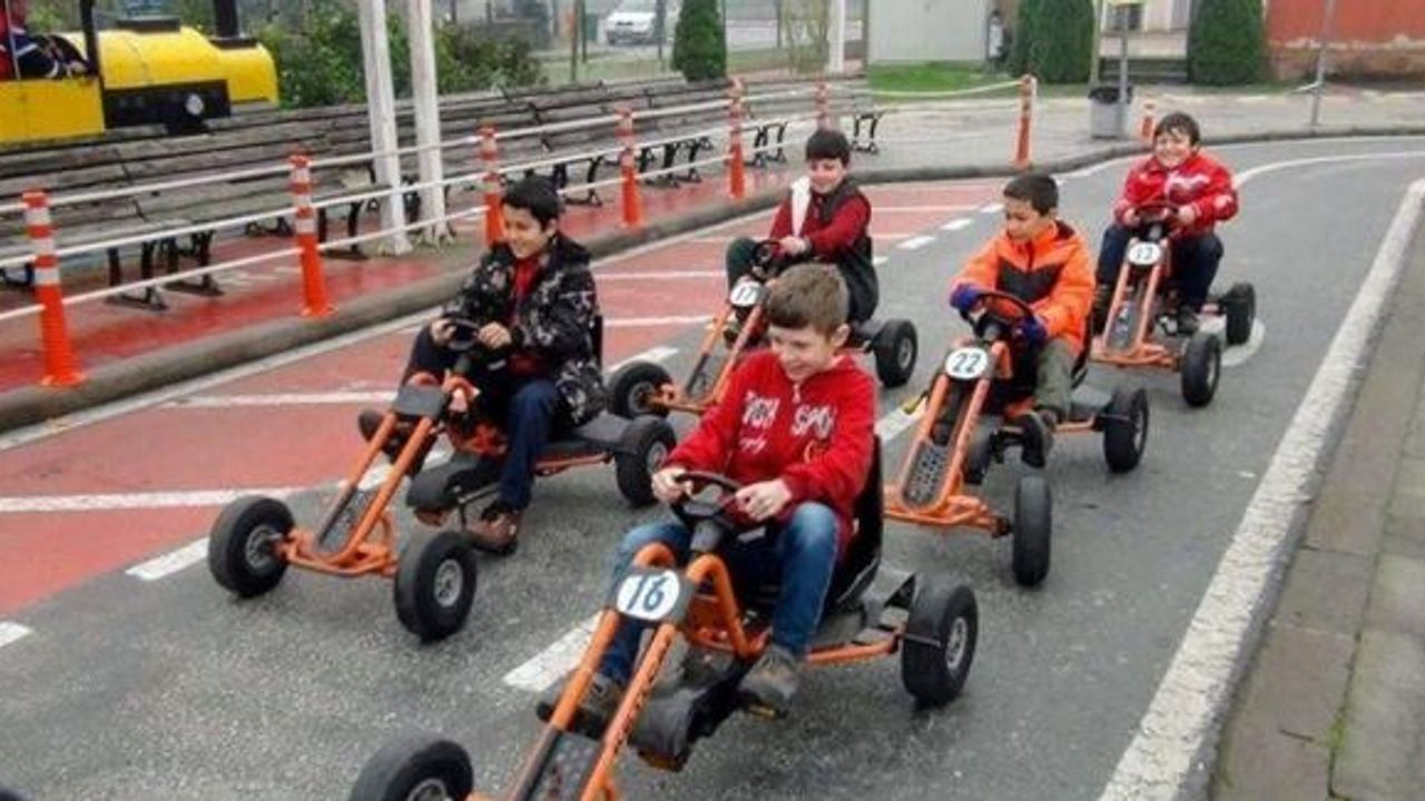 Öğrenciler yarıyıl tatilinin keyfini Serdivan Trafik Park’ta çıkarıyor