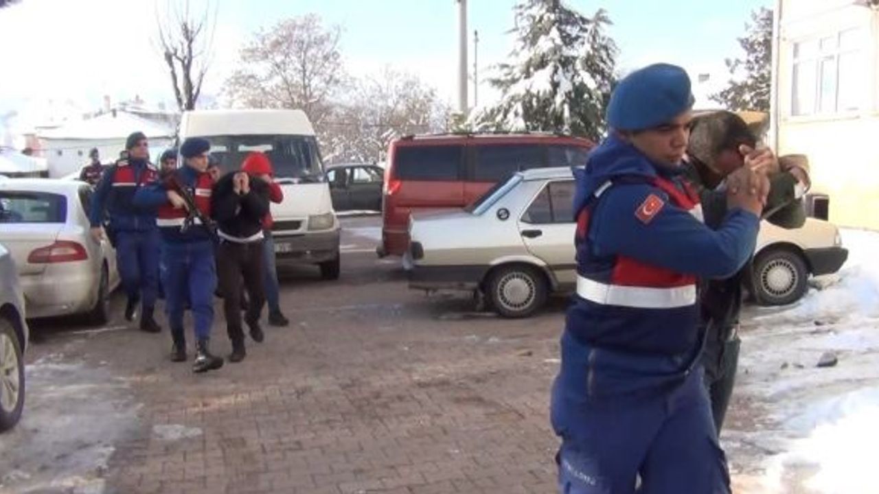 Şehit ailesini dolandırdığı iddia edilen 3 şüpheliye adli kontrol