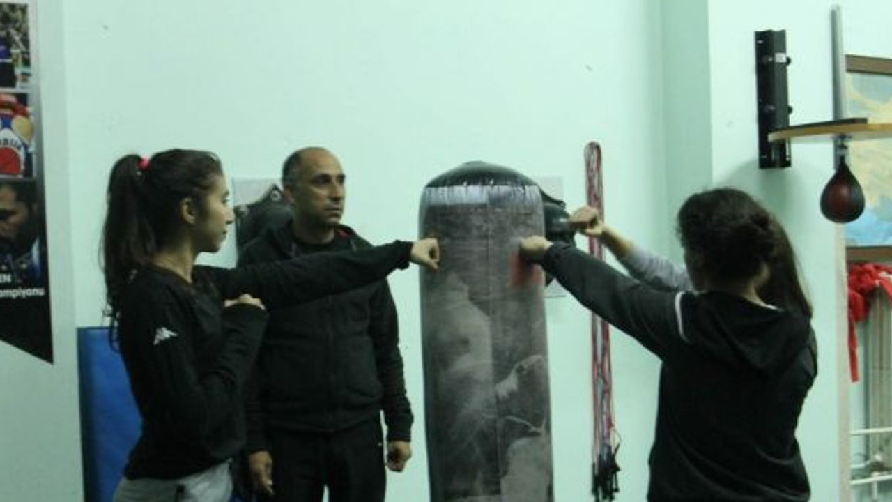 Siirtli kadın boksörler Türkiye Şampiyonasına hazırlanıyor