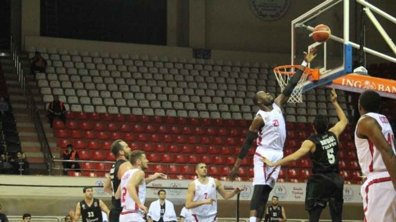 Tahincioğlu Basketbol Süper Ligi: Gaziantep Basketbol: 62 - Darüşşafaka Tekfen: 65