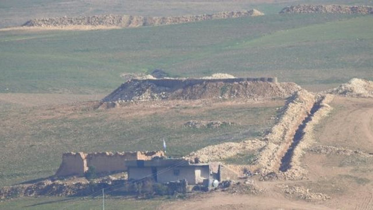 Terör örgütünün Münbiç’teki tünel girişleri ve hendekleri görüntülendi