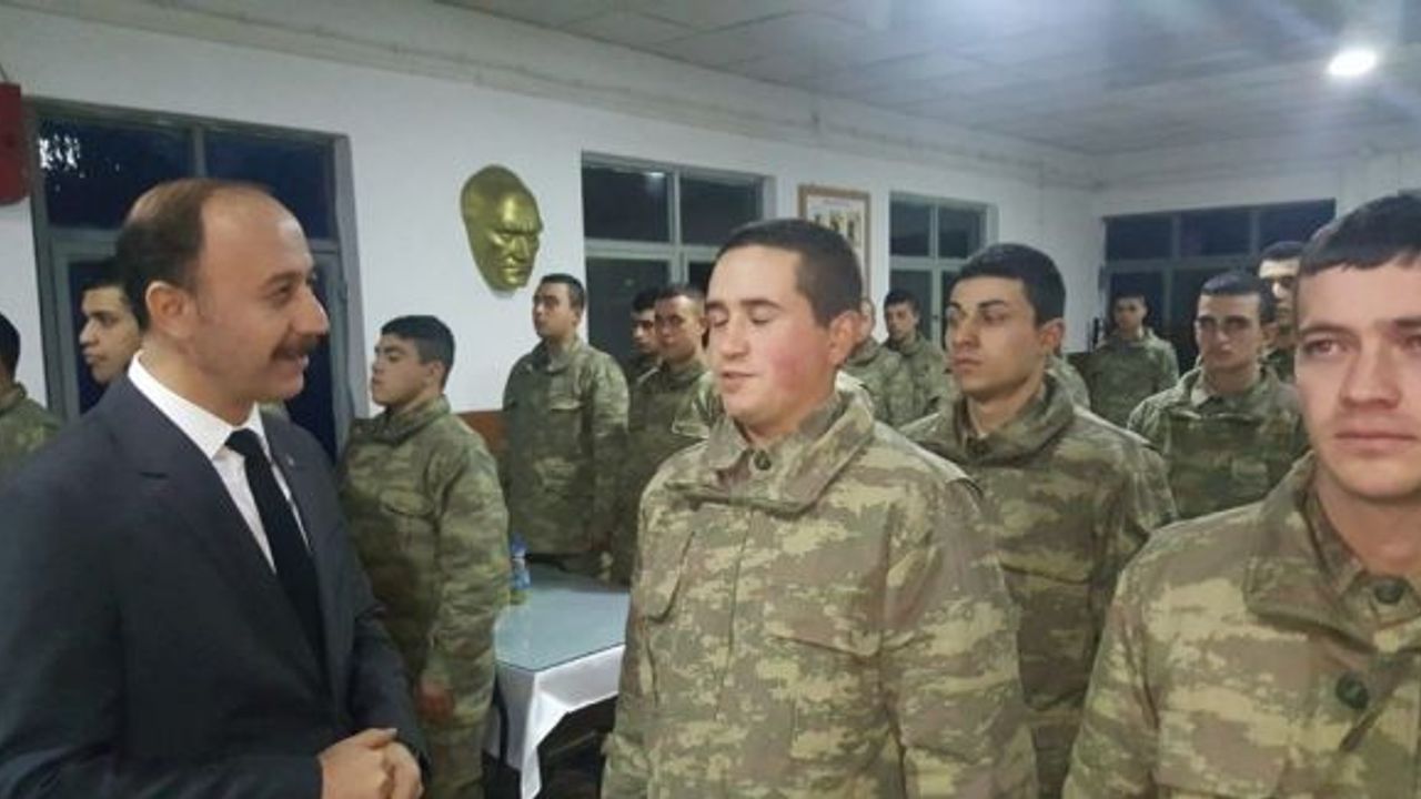 Vali ve komutanlar yeni yıla sınırdaki askerlerle birlikte girdi