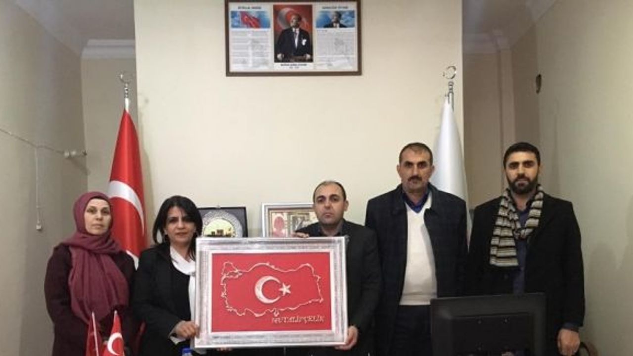 Yaptıkları ilk Türkiye haritası filografiyi şehit yakınlarına hediye ettiler