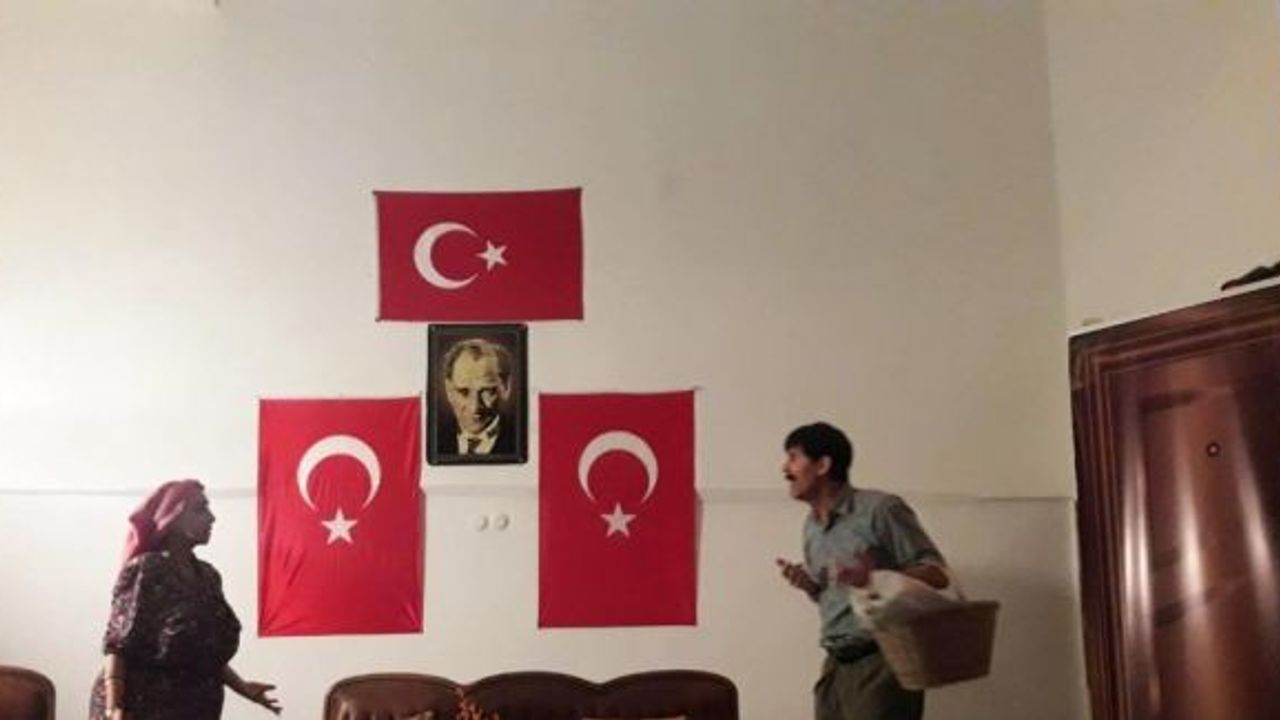 Ahmet Çevik Tiyatrosu "Kaçamak Ya Da Kaçamamak" Akseki’de