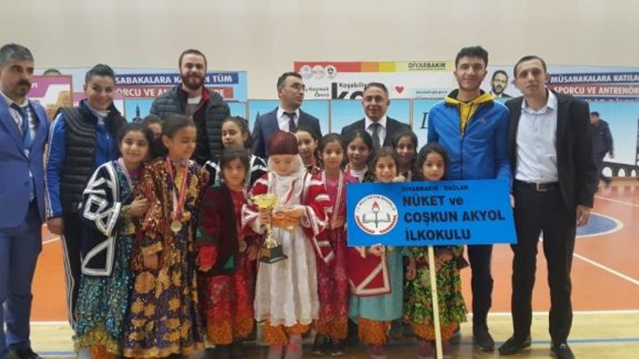 Bağlar Milli Eğitim Müdürlüğü ekipleri halk oyunlarında göz doldurdu