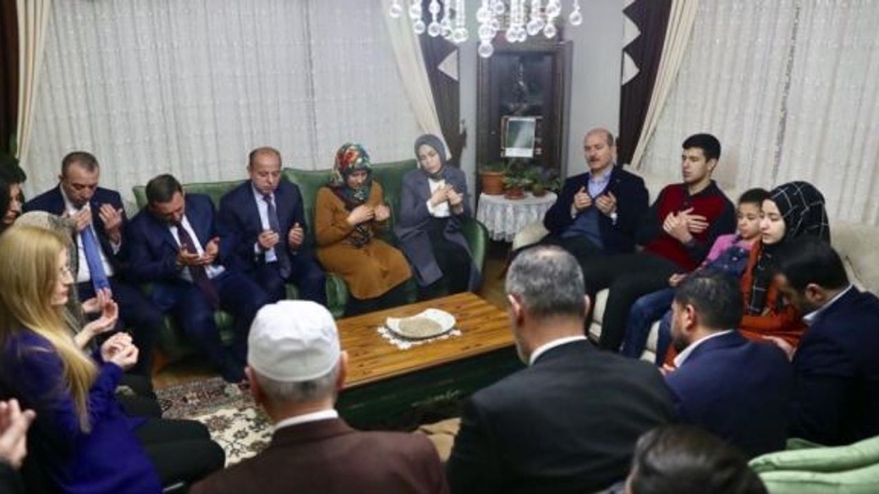 Bakan Soylu’dan 15 Temmuz şehidi özel harekat polisi Sancar’ın ailesine ziyaret