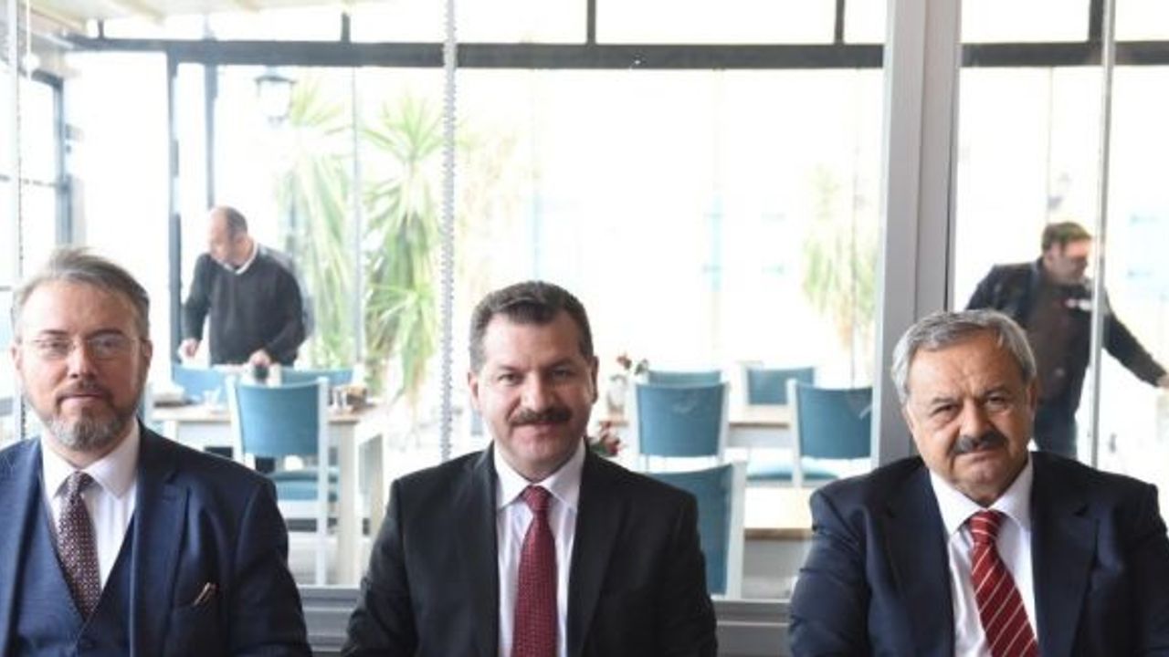 Balıkesir Büyükşehir Belediye Başkan Adayı Yücel Yılmaz, Burhaniye’de vatandaşla buluştu