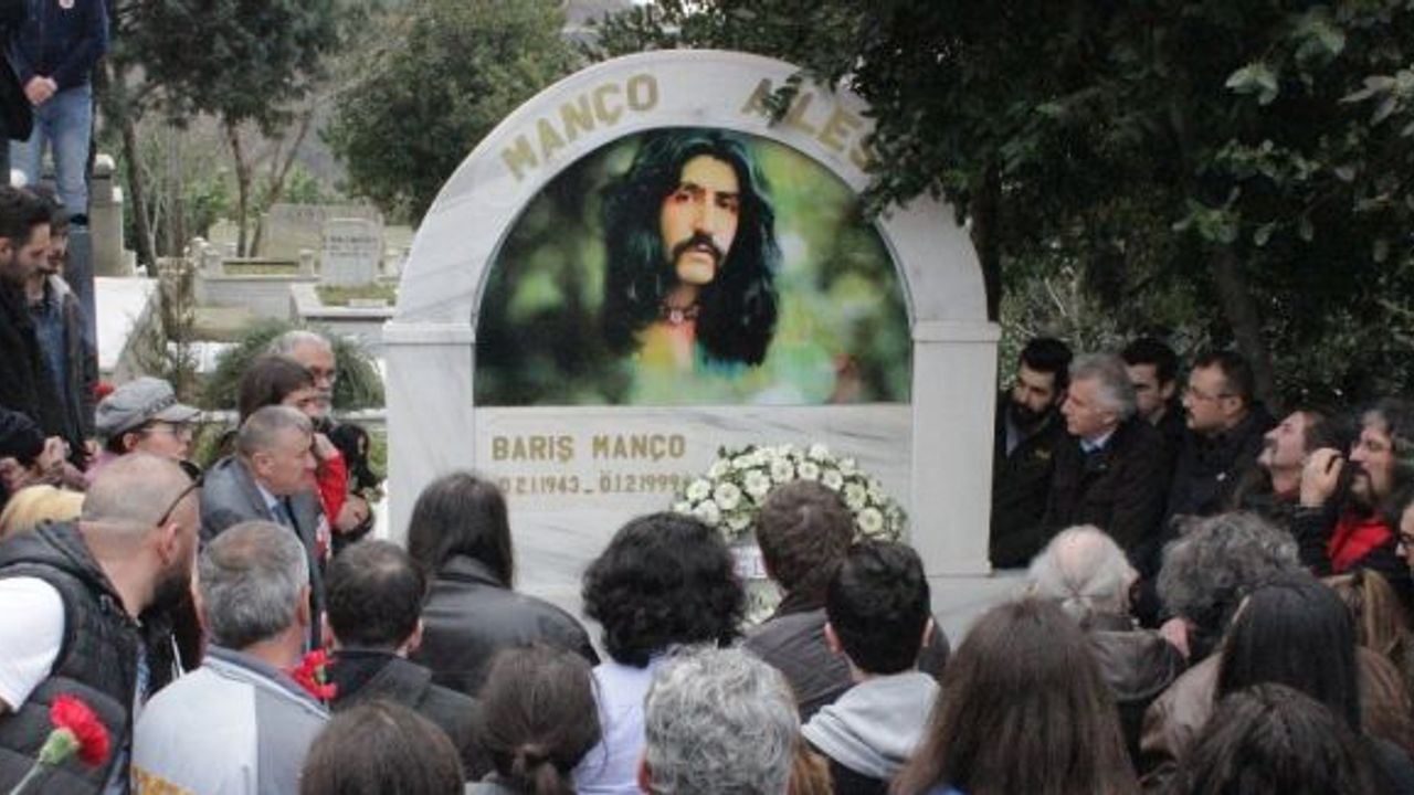 Barış Manço ölümünün 20’nci yılında mezarı başında anıldı