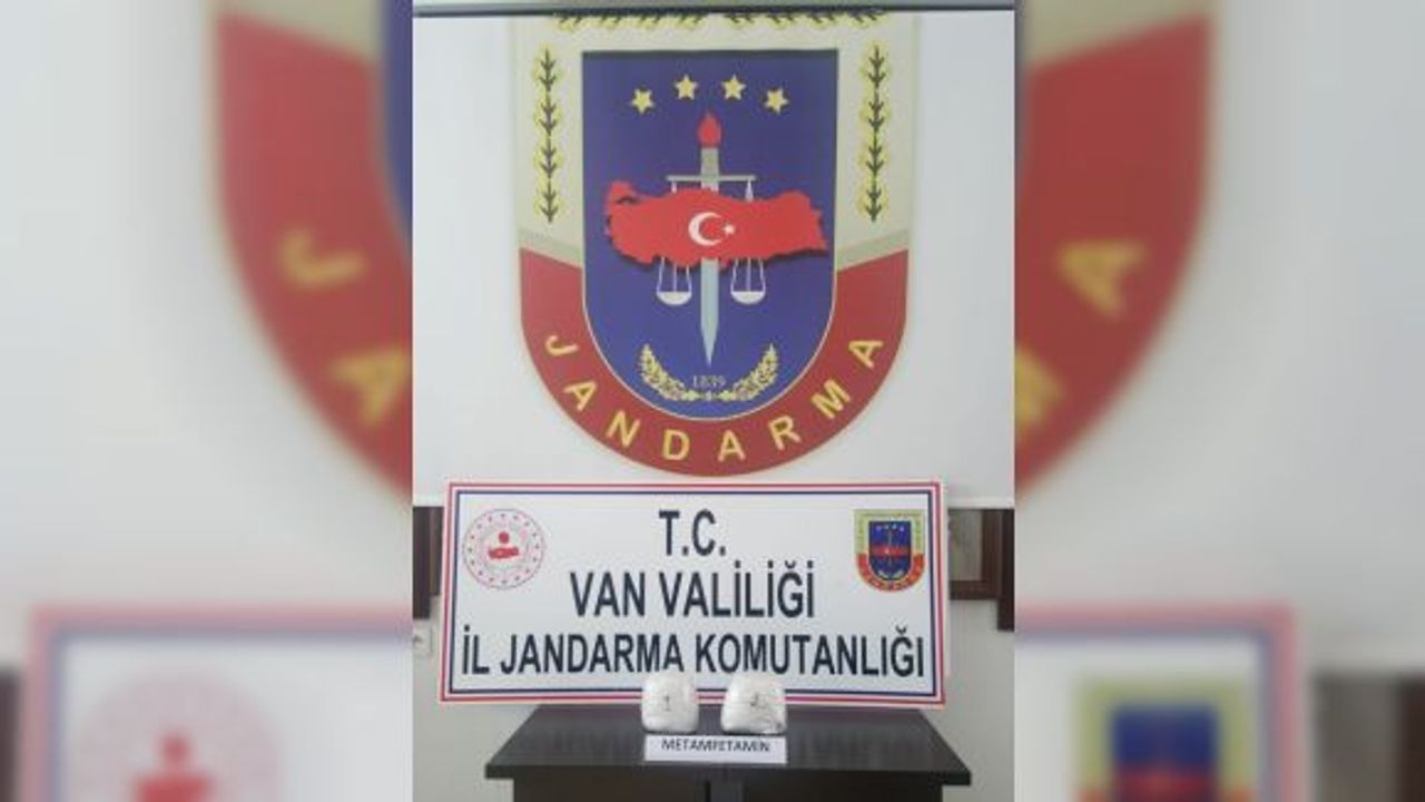Başkale’de 1 kilo 900 gram metamfetamin ele geçirildi