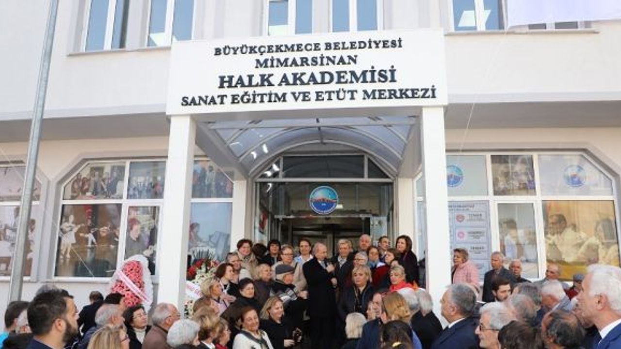 Büyükçekmece’de eski belediye binası Halk akademisi oldu