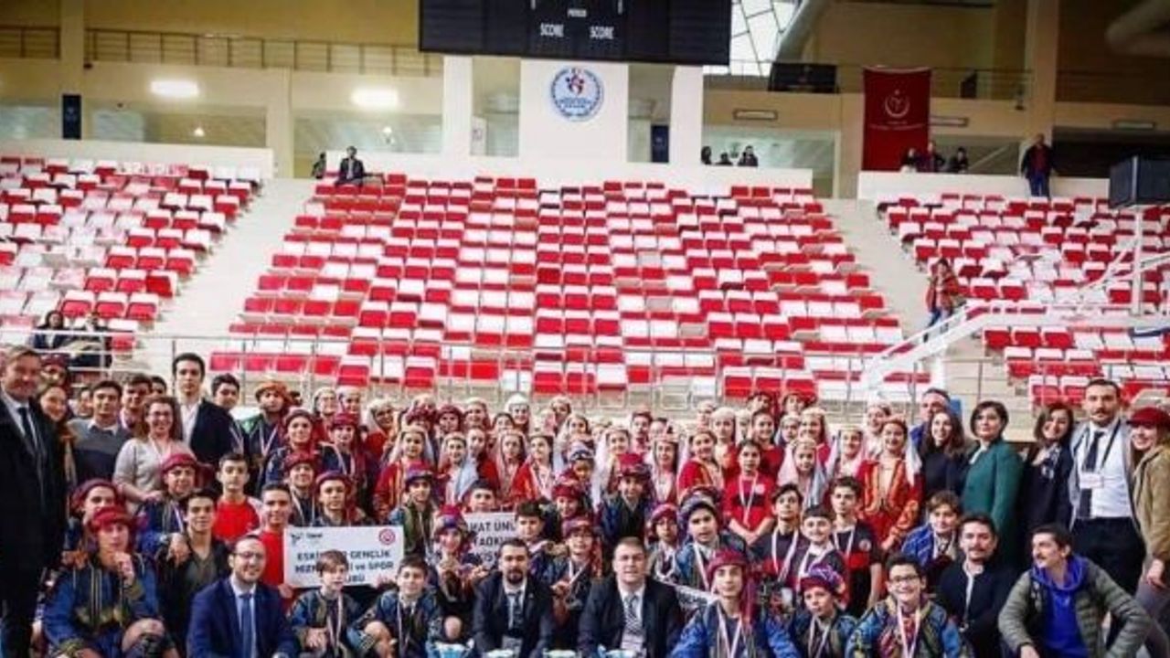 Cumhuriyet Anadolu Lisesi’nin halk oyunlarından 5 yılda 5’inci şampiyonluğu