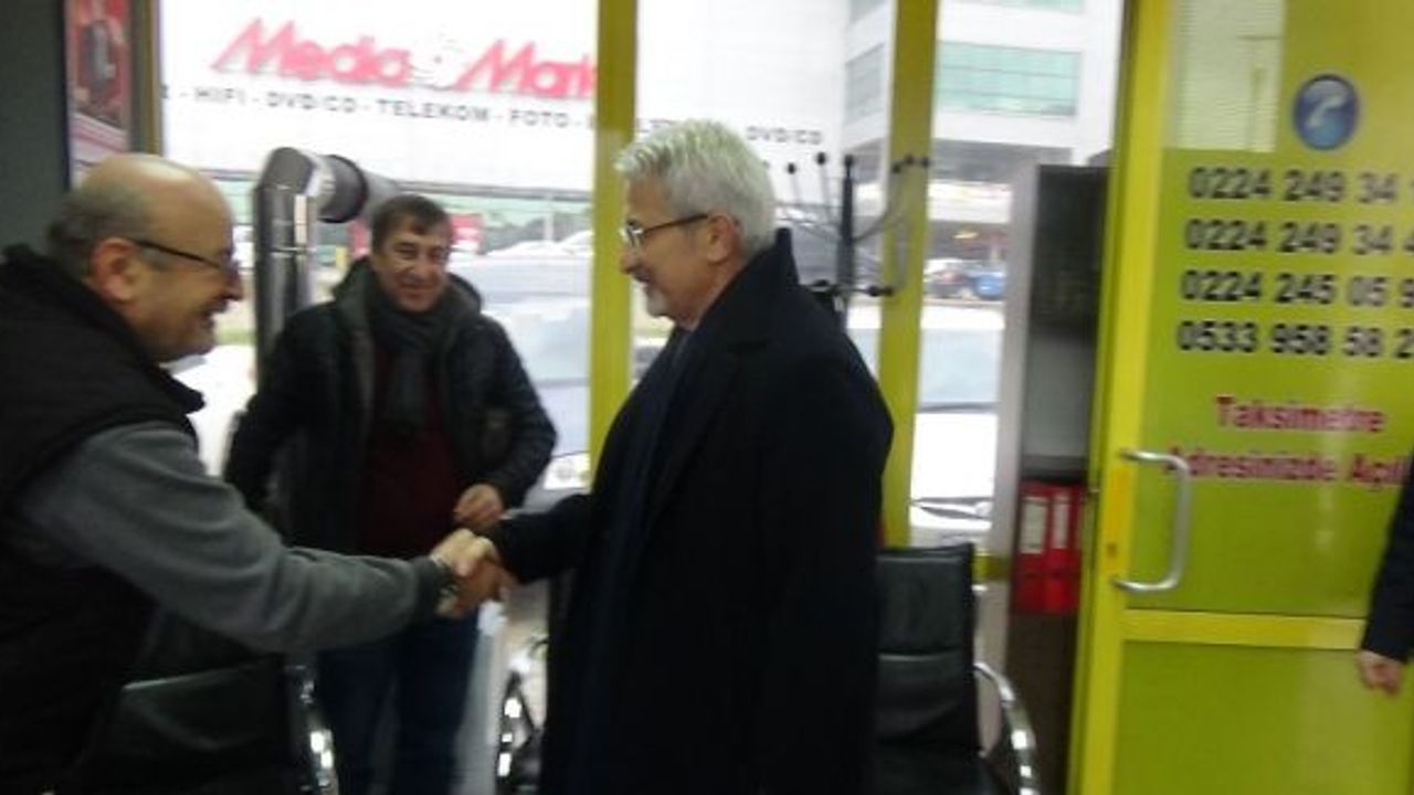 Direksiyon başına geçen Erdem, şoförlerin sıkıntılarını dinledi