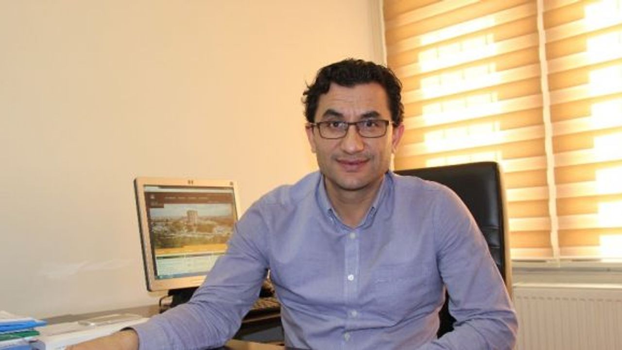 Doç. Dr. İlhan: “Batı medyasına göre her Müslüman potansiyel canlı bomba”