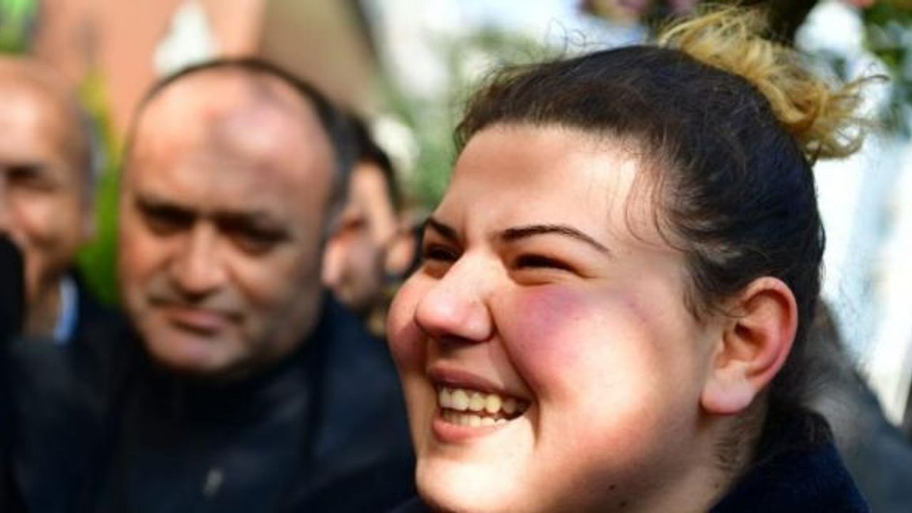 Ekrem İmamoğlu’nu gören vatandaştan sevinç gözyaşları