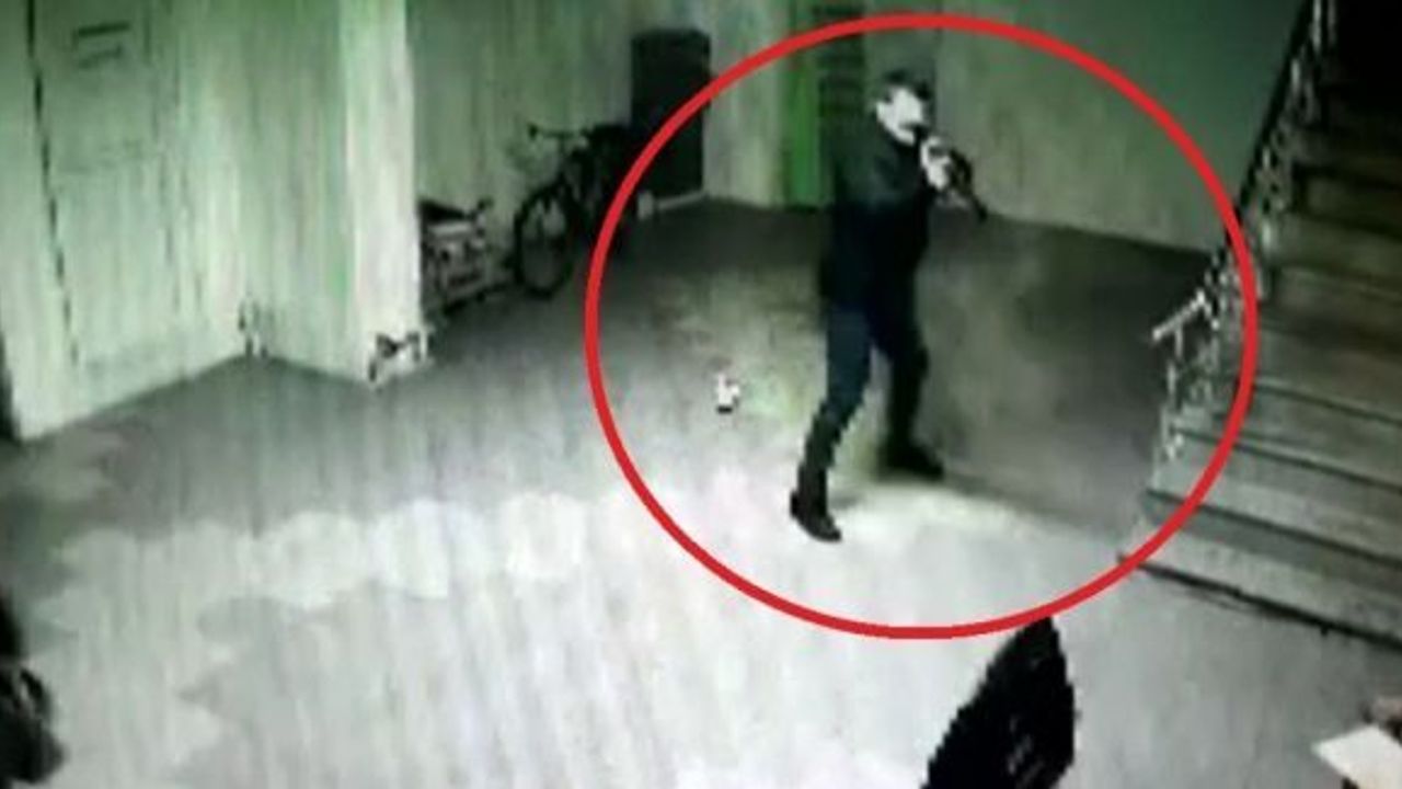 Eski çalışanın iş yeri sahibini vurma anı güvenlik kamerasında