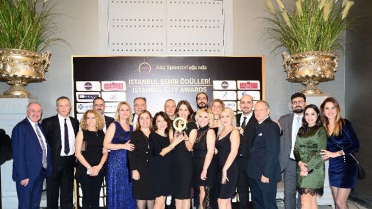 İstanbul Cerrahi Hastanesi’ne ‘Yılın Sağlık Markası’ ödülü