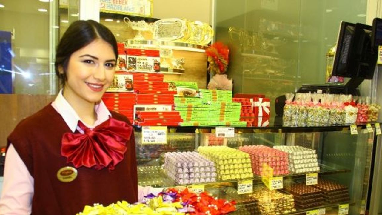 Kadınların ’Hayır’ diyemediği iki şey: Çikolata ve çiçek piyasayı hareketlendirdi