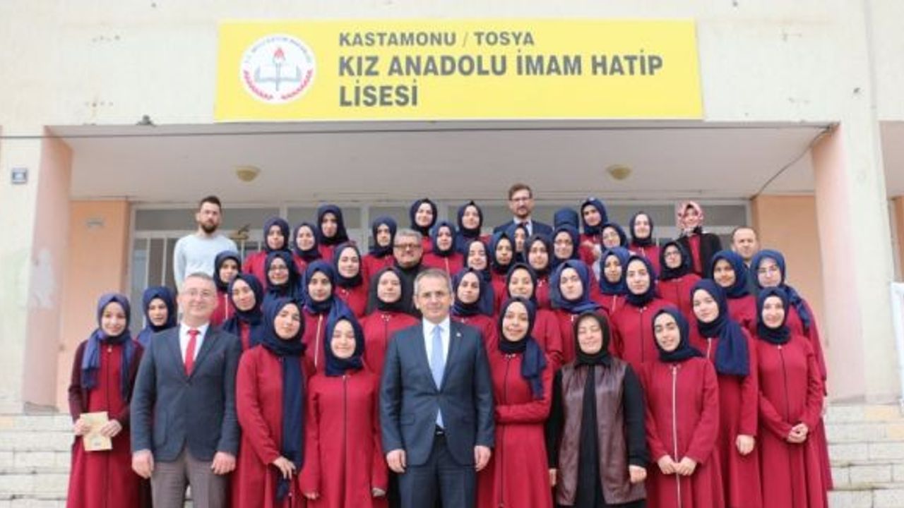 Kaymakam Deniz Pişkin: “Okuyan bir Türkiye için, okuyan bir Tosya hayalimiz var”