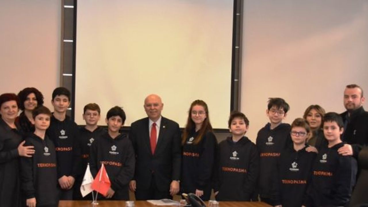 Kod Akademisi öğrencileri yeni projelerini Başkan Eşkinat’a tanıttı