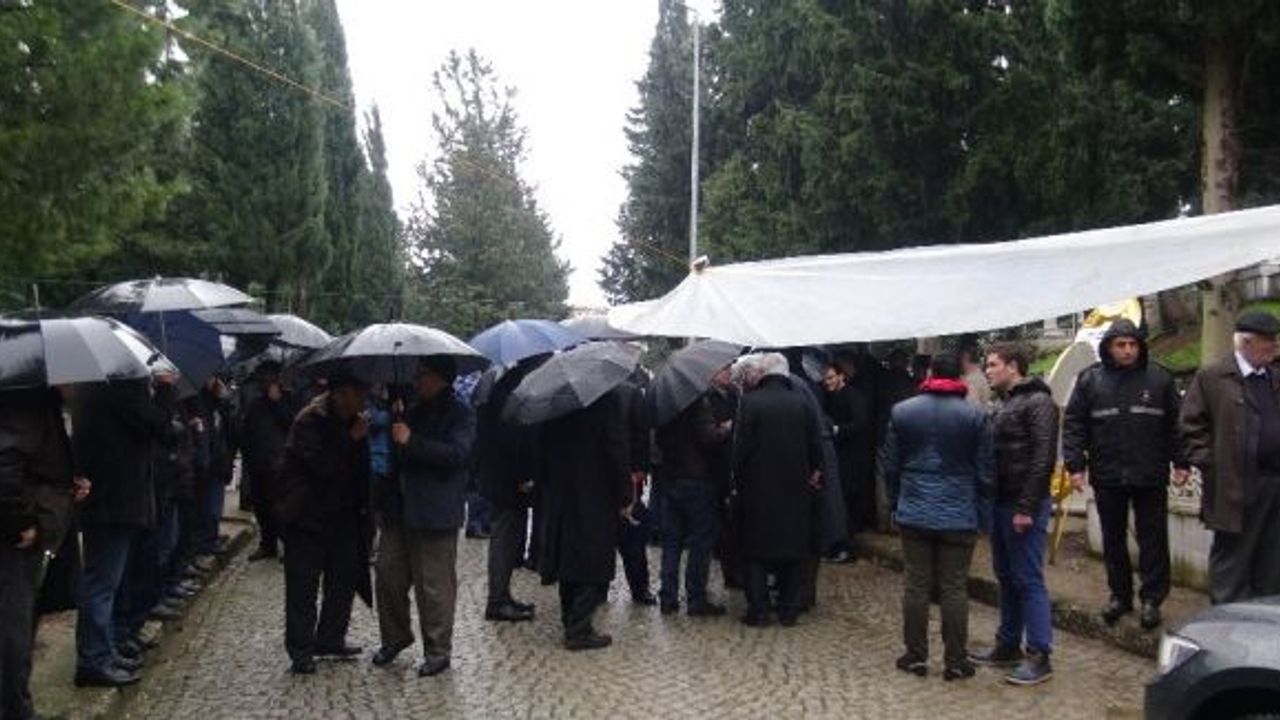Mümin Gençoğlu sağanak yağmur altında kabri başında anıldı