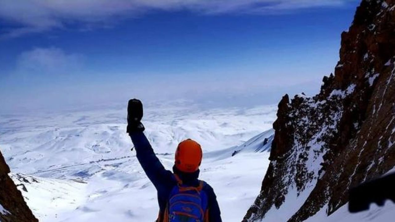 (Özel) Bursalı 13 yaşındaki dağcı, 3917 rakımlı Erciyes Dağı’na tırmandı