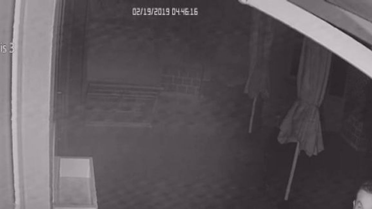 (Özel) Şaşkın hırsız çaldığı ürünleri başka markete taşıdı