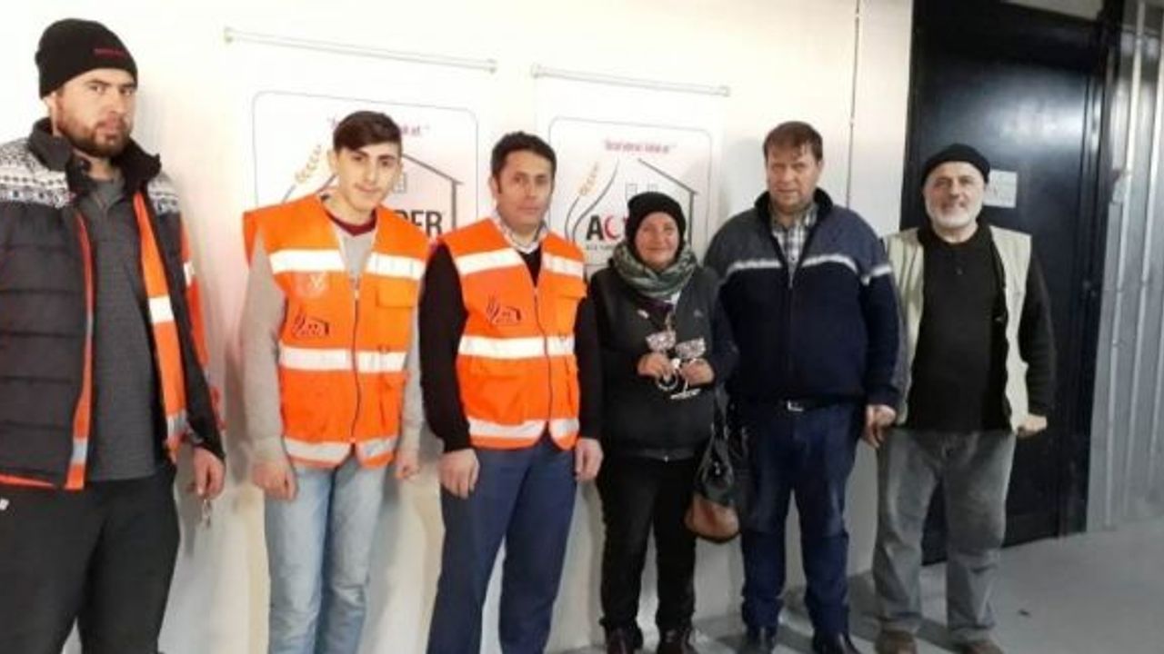 ‘Şefkatli Eller’ İstanbul-Ayvalık arasında mekik dokuyor