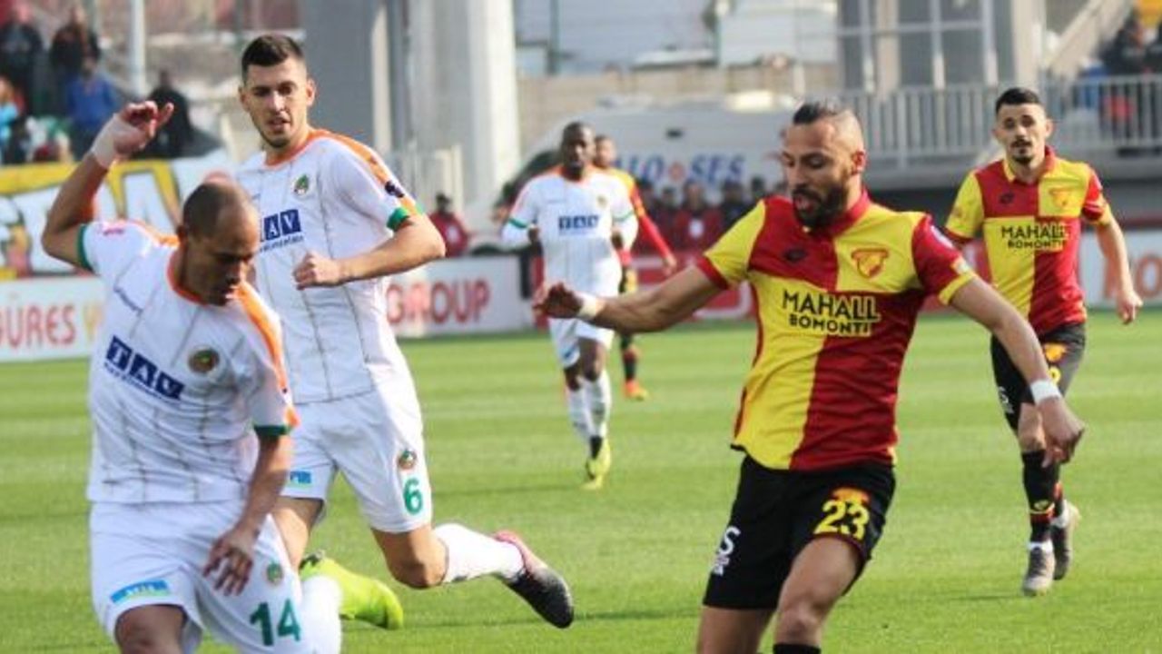 Spor Toto Süper Lig: Göztepe: 2 - Aytemiz Alanyaspor: 1 (İlk yarı)