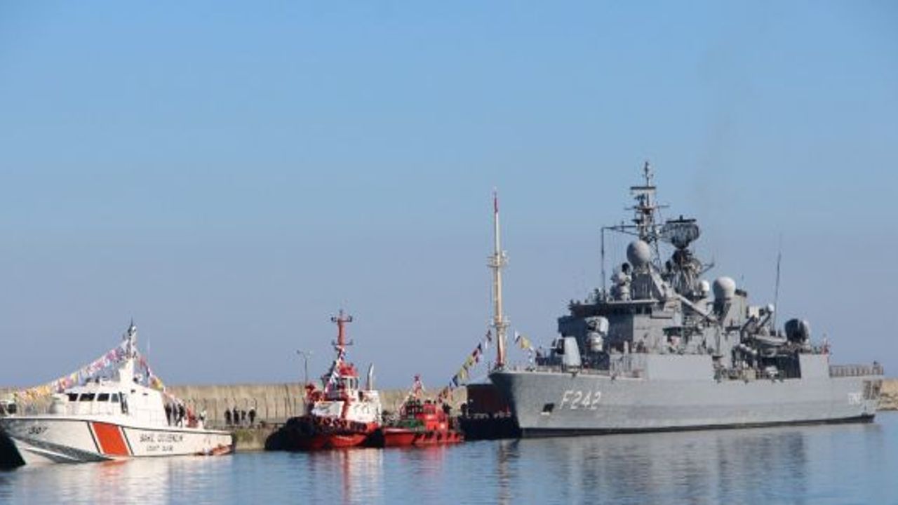 Trabzon’da kurulan deniz üssünün ilk askeri gemisi demirledi