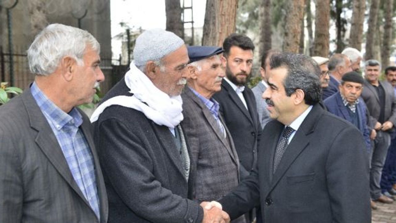 Vali Güzeloğlu, Eğil’de kanaat önderleri ile bir araya geldi