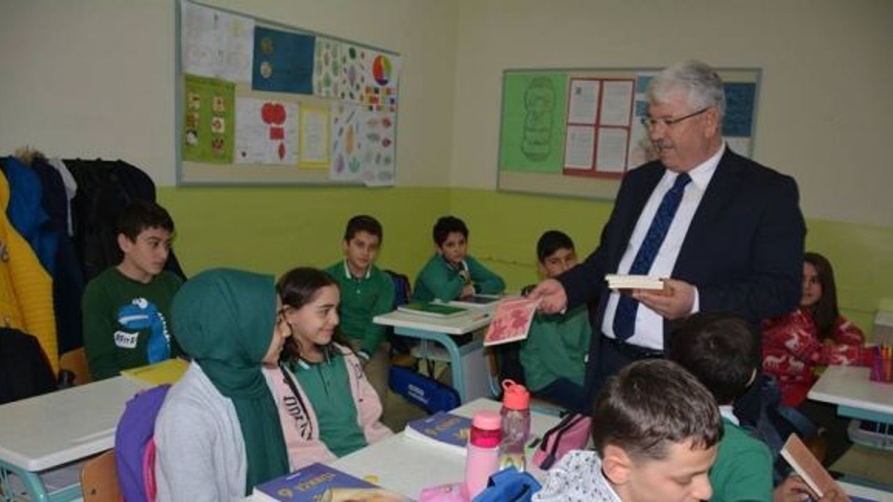 Yozgat’ta öğrenciler kitap okumaya teşvik ediliyor