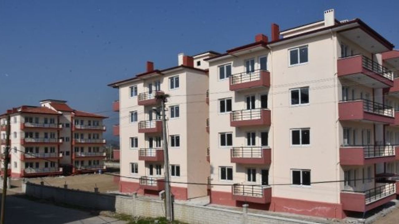 Başkan Alıcık, 32 aileyi daha ev sahibi yaptı