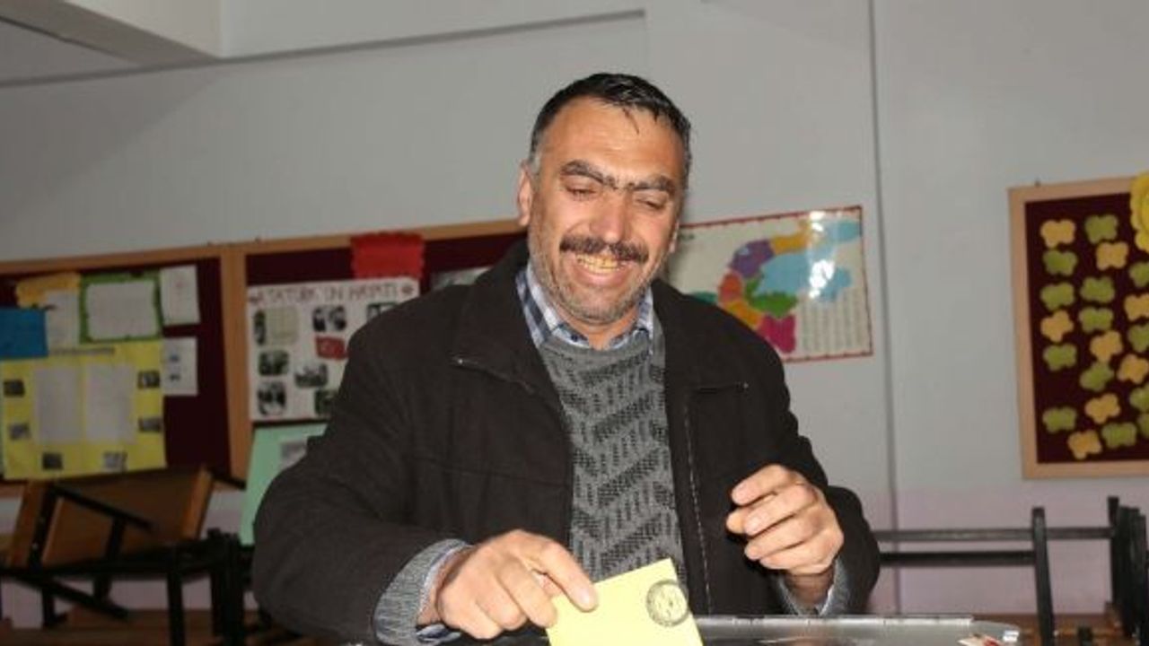 Bitlis’te oy kullanma işlemi başladı
