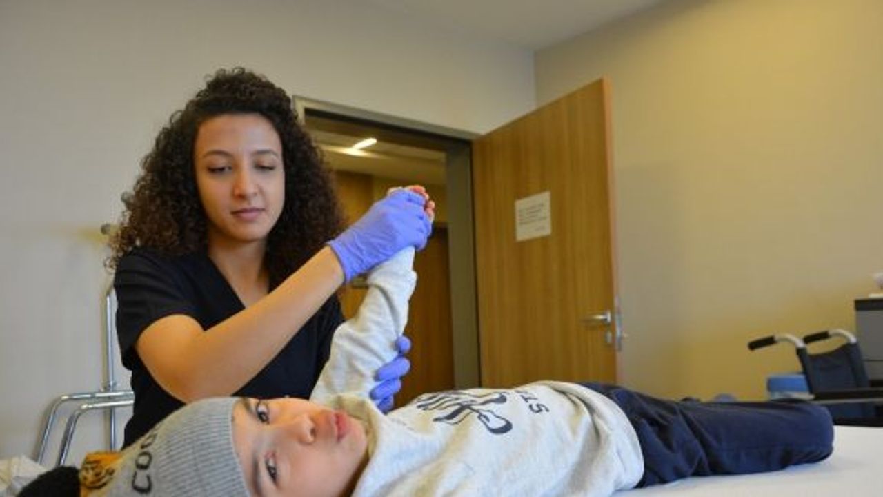 Boynu kırılan Irak’lı küçük çocuk Türkiye’de sağlığına kavuştu