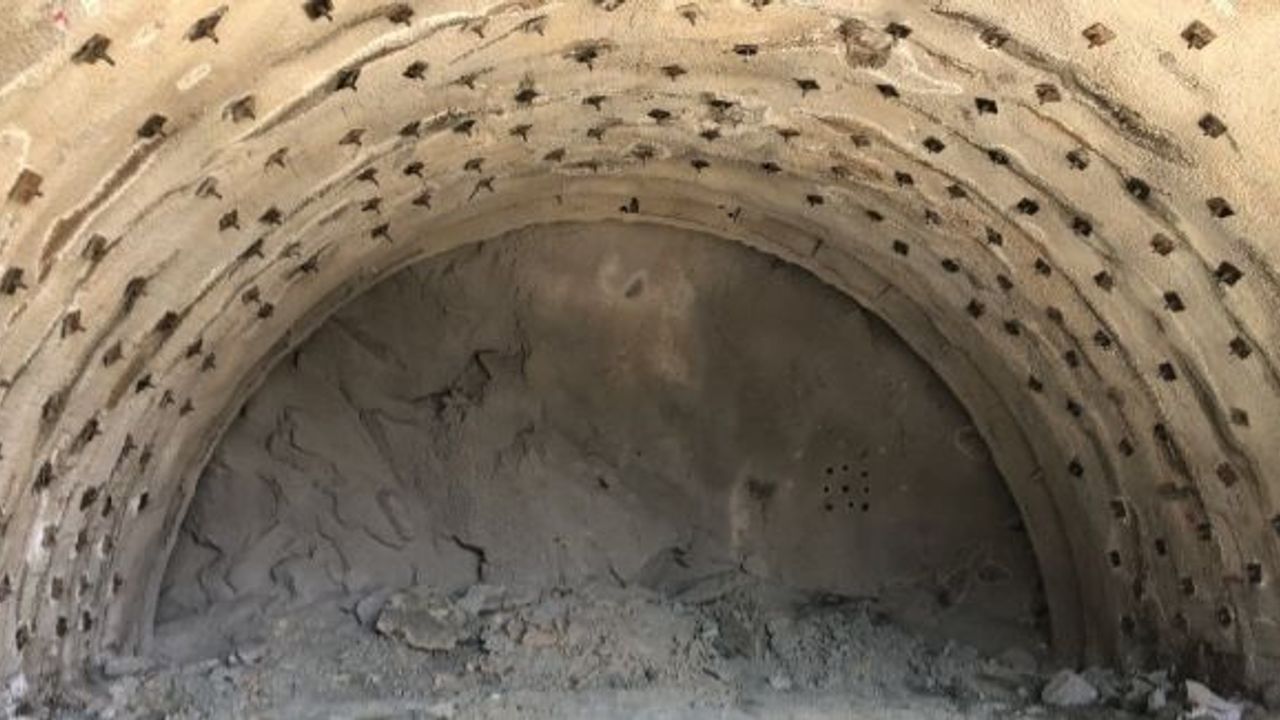 Dağı delen tünelde deneme patlamaları başladı, yol hasreti bitiyor
