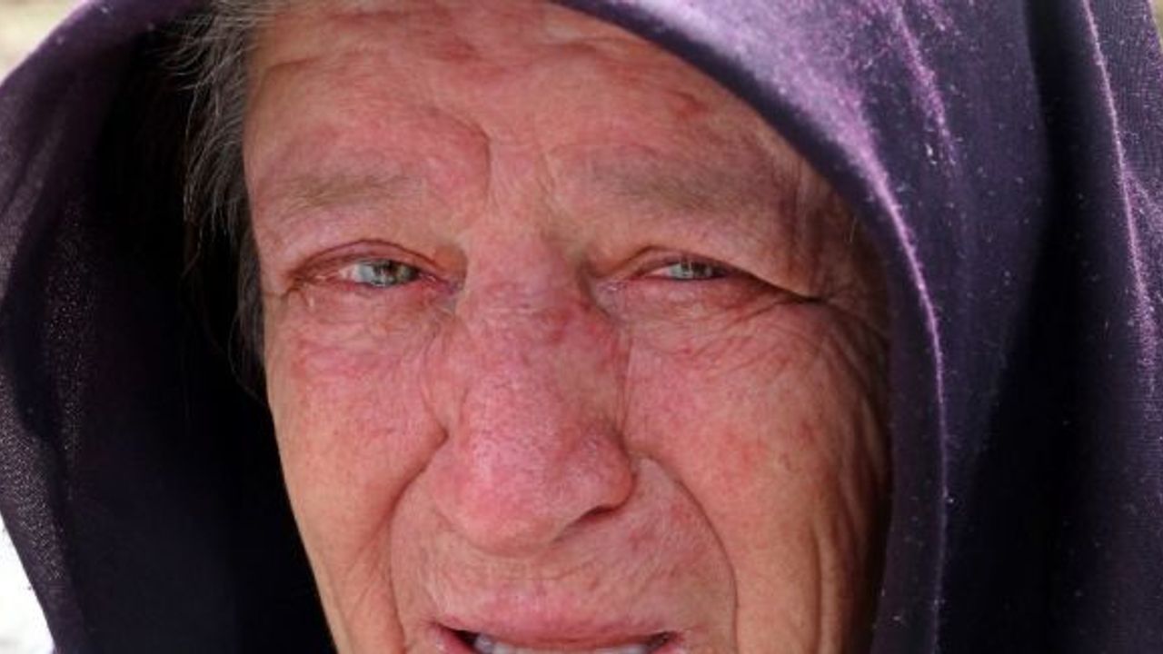 Depremde evleri yıkılan vatandaşlar yaşadıklarını gözyaşlarıyla anlattı