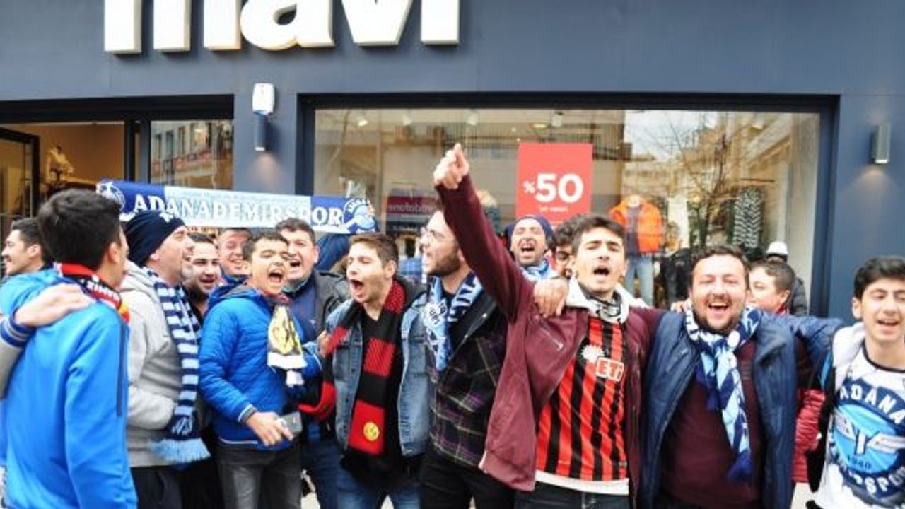 Eskişehirspor-Adana Demirspor maçı başlamadan kazanan dostluk oldu