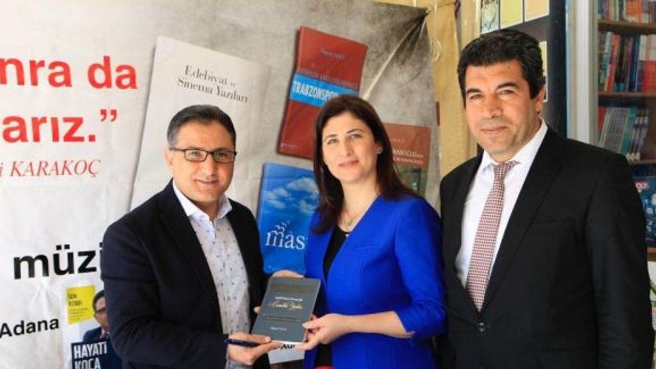 Hayati Koca 5. kitabı için Adana’da imza günü düzenledi